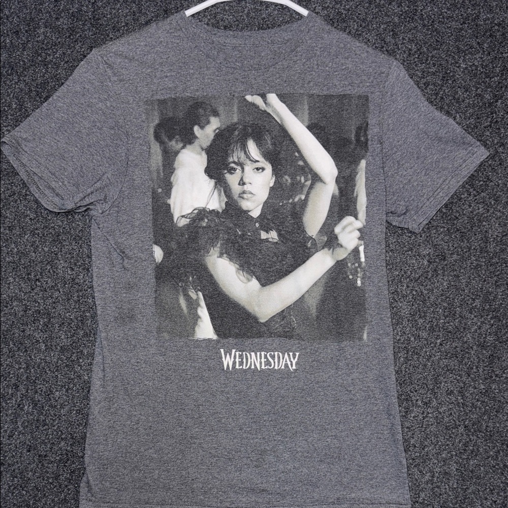 Wednesday Gray Graphic Short Sleeve Tee Small